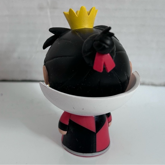 FUNKO DORBZ: Queen of Hearts of Alice in the Wonderland - Picture 2 of 8